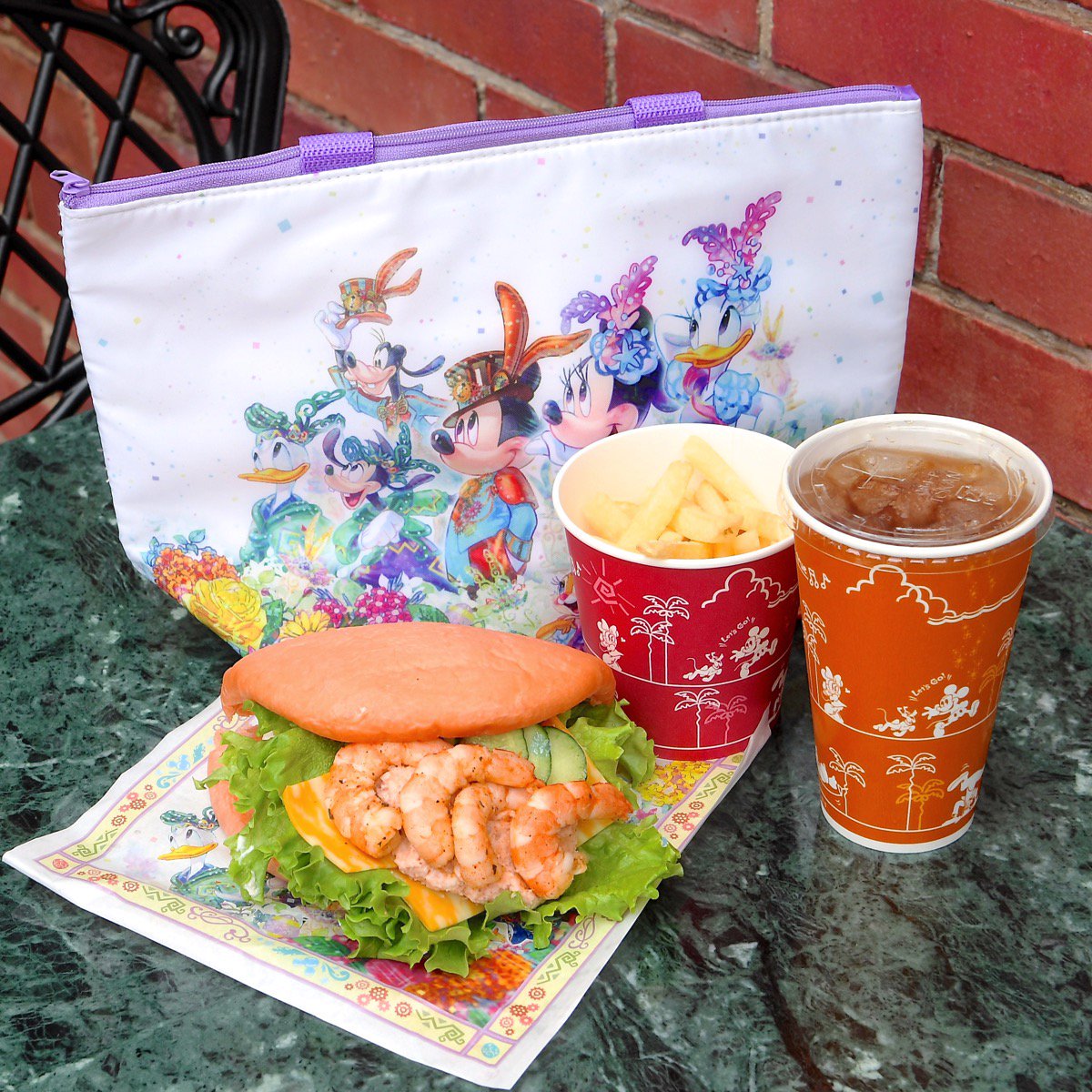 Mezzomikiのディズニーブログ Ar Twitter ファッショナブルなスーベニアランチケース付き ニューヨーク デリ ディズニー イースター18 スペシャルセット 詳しくは T Co Bwty5muxeh