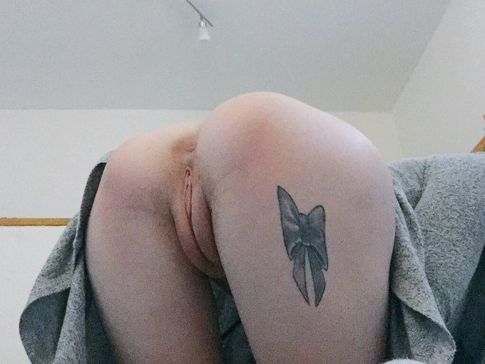 Boobs n butt 🐱 https://t.co/GjR0BeWSOk