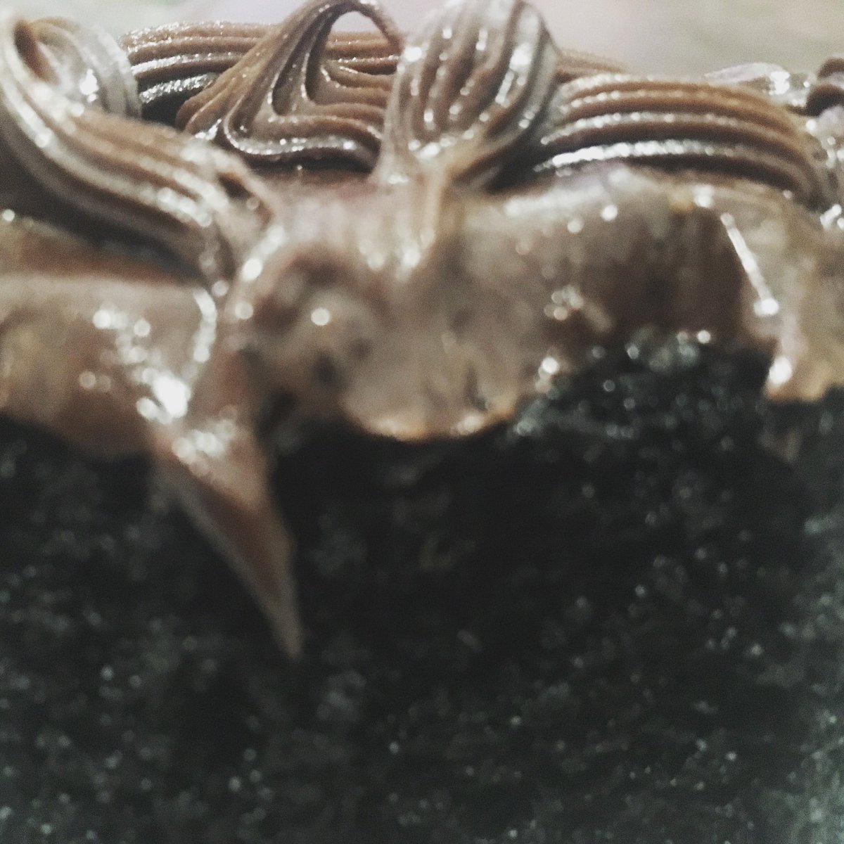 KrisSerold's tweet photo. Chocolate cake for breakfast? #Yesfast https://t.co/kmOYGseACG