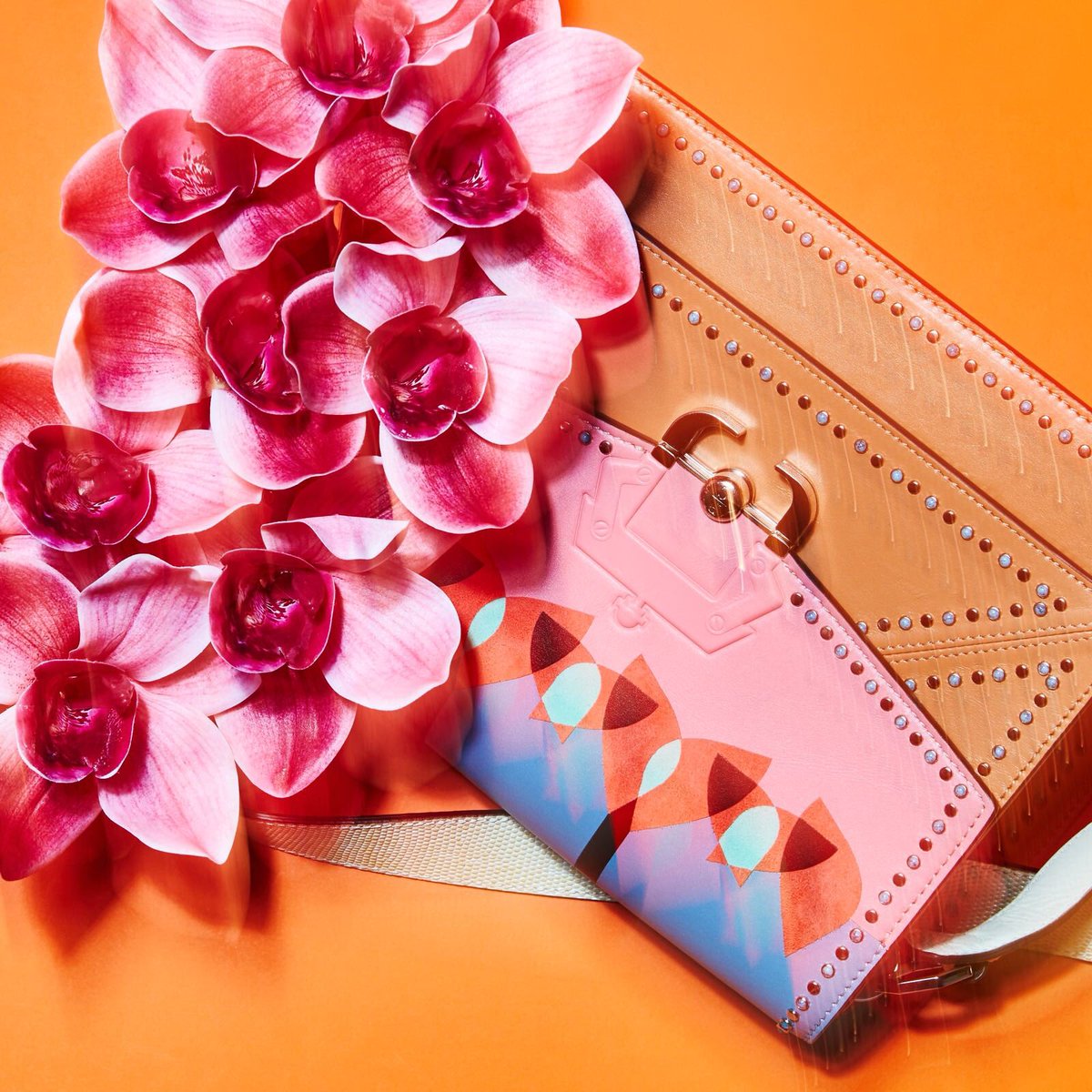 An ode to spring: the new Twiggy Love bag, a bundle of romanticism and delicate taste! 🌸🌸 #PaulaCademartori #PaulaCademartoriBags #ss #ss18