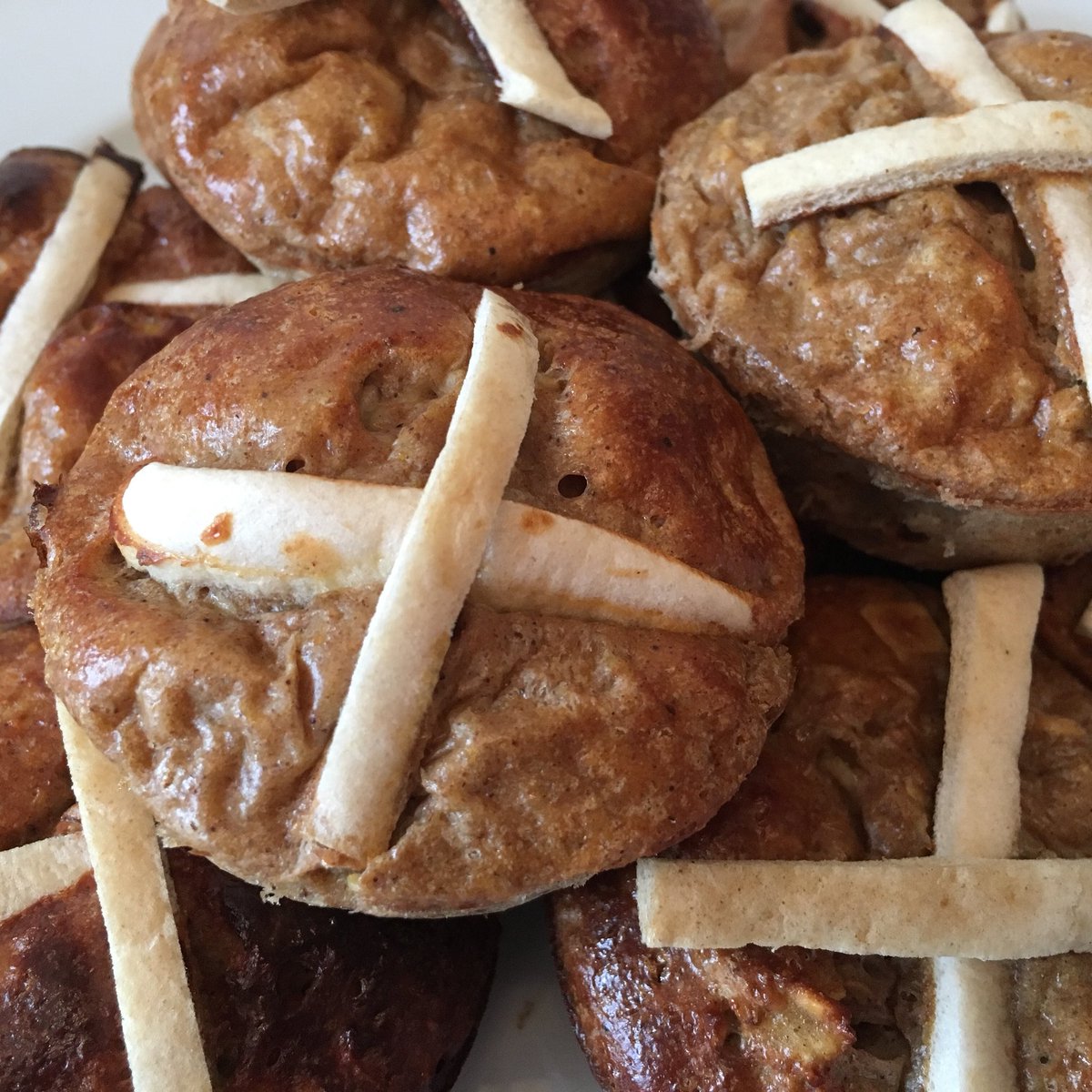 SWamandaEssex's tweet photo. Who wants to know how to make these Hot Cross Buns? Healthy Extra B + 2 1/2 Syns!! #easteronplan #slimmingworlduk #hotcrossbuns #weightlossjourney #weightloss #swrecipes #easterready https://t.co/iXNfD1gtwt