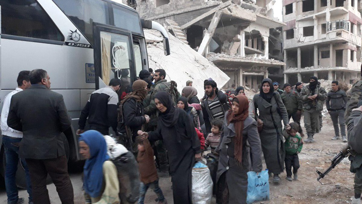 NuNurlanax's tweet photo. Retweeted Qalaat Al Mudiq (@QalaatAlMudiq):

E. #Damascus: a thousand residents displaced from #Irbeen-#AinTerma-#Zamalka reached Greater #Idlib. Among them many children who will now live in Internally Displaced Camps in N. #Syria. https://t.co/3R83iaBBCD