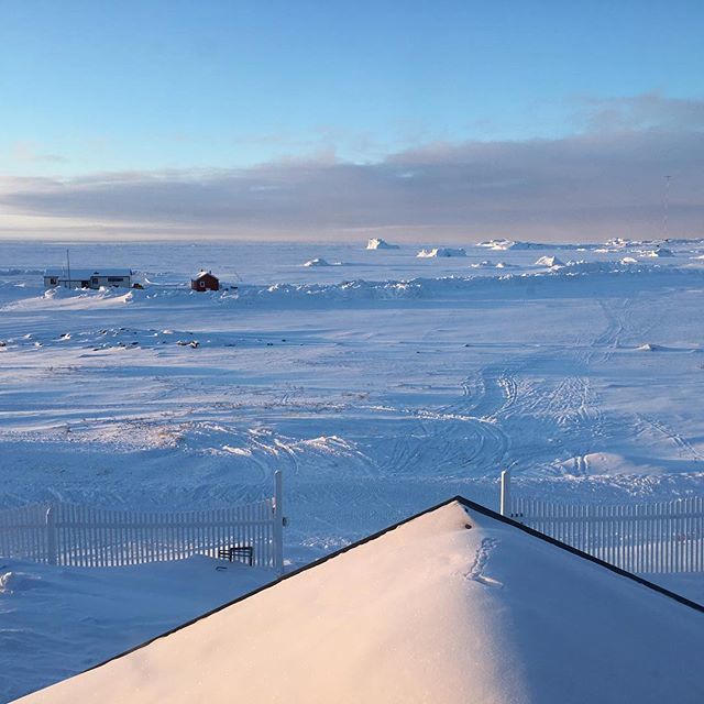 nissenjo's tweet photo. Beautiful helicopter weather today for those returning home from #icedisko and #arcticstation Small remaining group off to explore Storebreen https://t.co/70XDhtZJjs https://t.co/1V2LhLrzBi