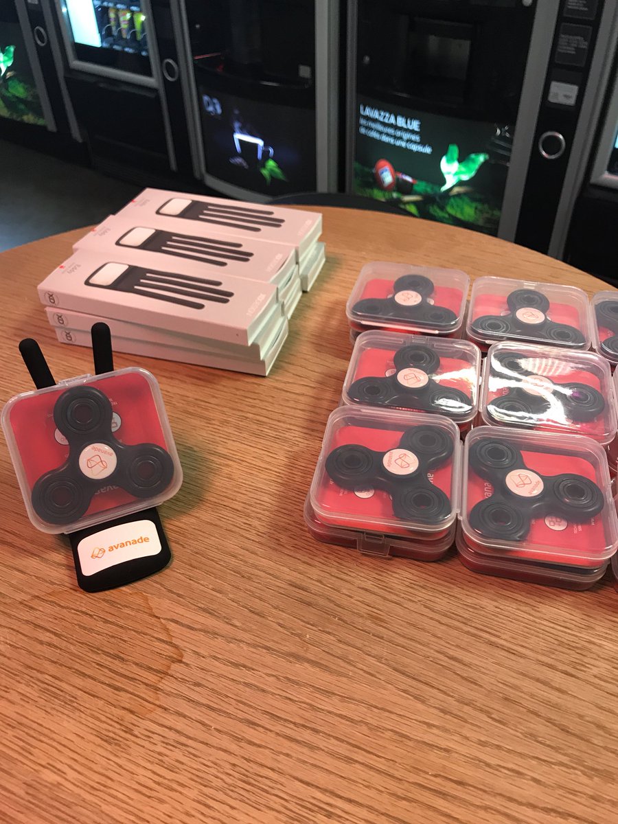 froissant's tweet photo. The @AvanadeFrance swag is also in place! #PepperHackathon2018 https://t.co/rN0Peh9bvo