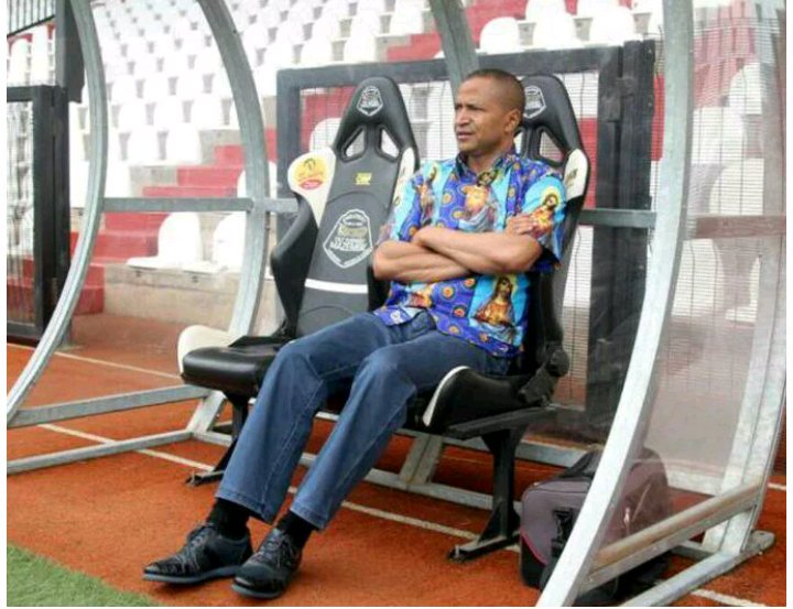 Il n'a pas eu besoin d'être anglais pour suivre les matchs dans un si beau stade, il l'a simplmnt construit en #RDC.