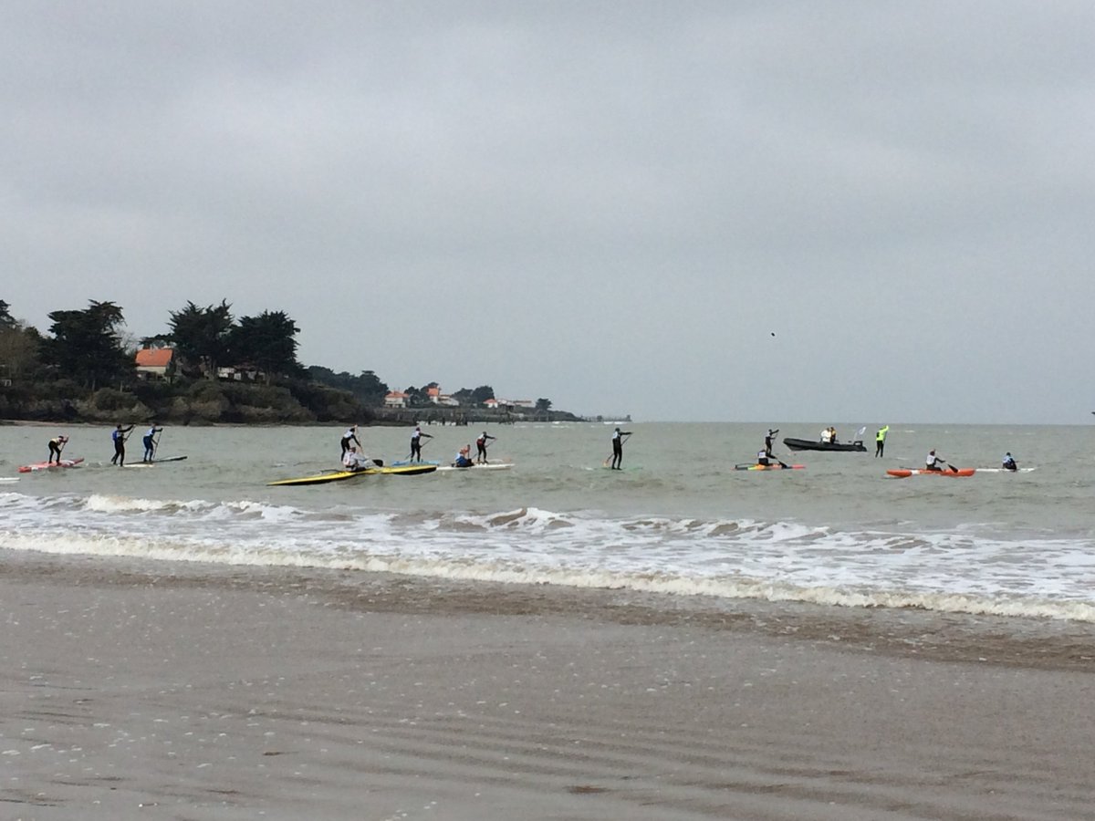F3PaysdelaLoire's tweet photo. Un air de #Polynésie à #Pornic ce dimanche : 40 personnes participent au premier Défi Va'a, à bord de pirogues polynésiennes et hawaïennes. Reportage dans le 19/20 dès ce soir sur @F3PaysdelaLoire https://t.co/DMYR0Tx5Rg