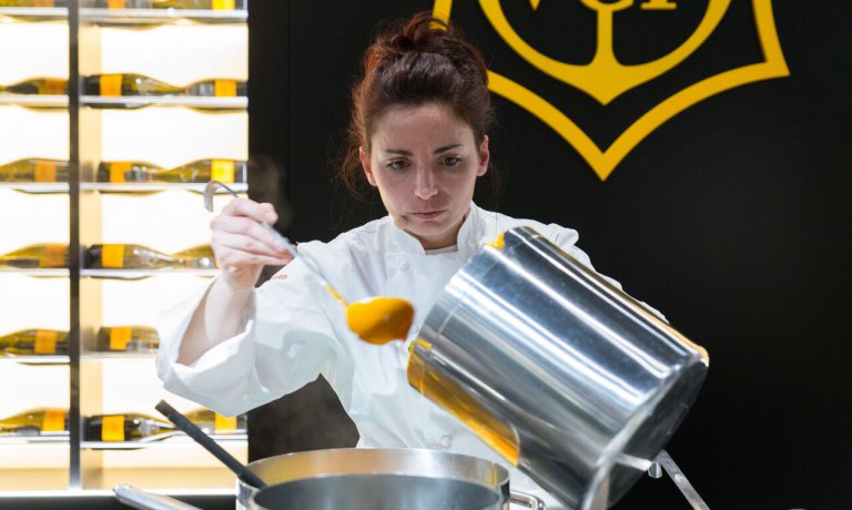 identitagolose's tweet photo. La Grande Dame del Sud.
A Identità di Champagne, @VitaleMarianna8 ha sedotto i presenti con un risotto del pescatore, tra Campania e Calabria https://t.co/gOIAq5wyTC #IGmi18 https://t.co/XzYD8suaWr
