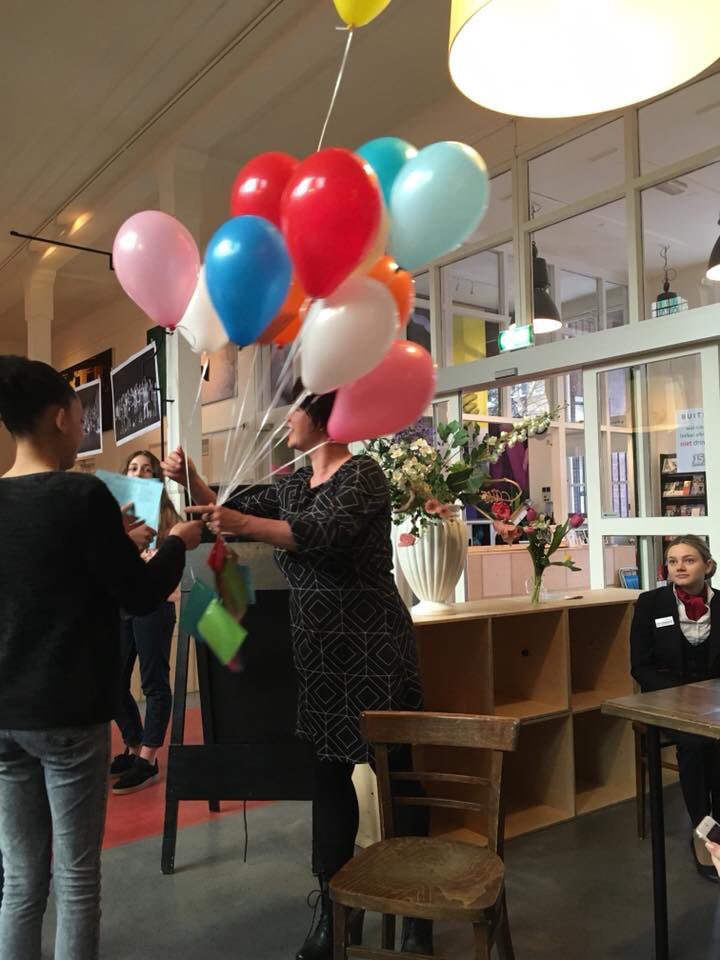 MBOtheater's tweet photo. Wat een knalfuif was dat gister! Rise and shine gaan we van start met onze tweede jubileumdag. Tussendoor verzorgen we lunch en hebben we nog paar plekjes over bij wat workshops @hofpleinrotterdam @albedambo #mbo15jaar #theater #acteur #technicus #vormgever #jubileum #rotterdam https://t.co/GCGWj4FnfY