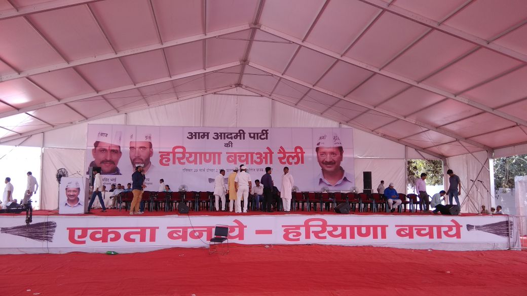 Venue is flooded with Aam Aadmis of Haryana. 
.@ArvindKejriwal is yet to come at the venue 😍
#AKinHaryanaBachaoRally