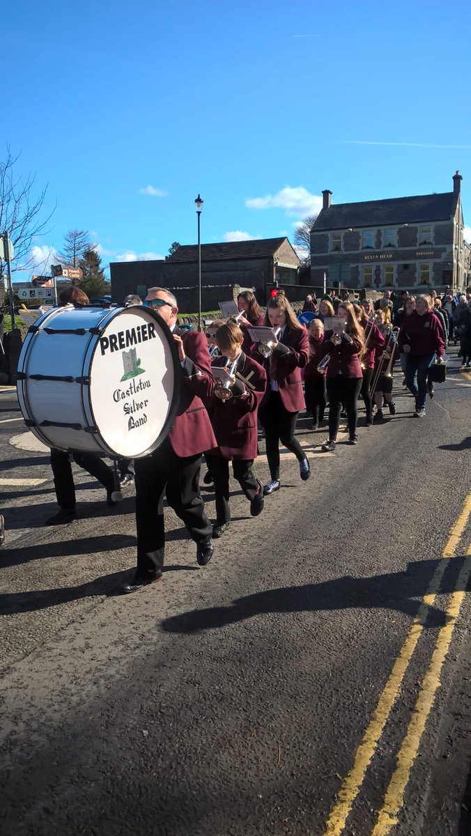 threeroofscafe's tweet photo. Celebrating #PalmSunday with the Castleton Slicer Band playing in #Castleton today #PeakDistrict https://t.co/B9JXZ64Xv8