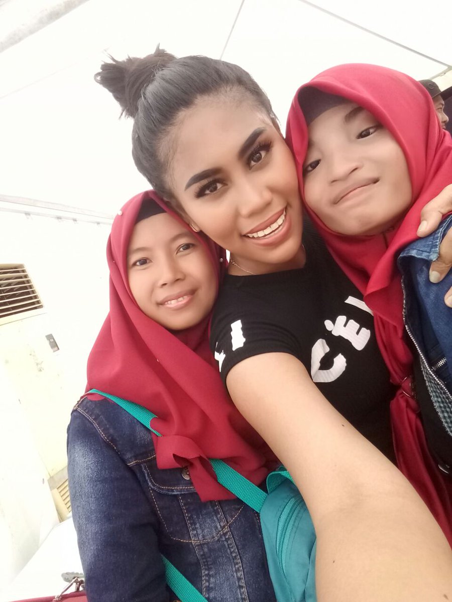 Menunggu Kak <a href="/DA2_Evi/">EVI_MASAMBA_REAL</a> Tampil cuma mau Upload Foto lama kak. Katanya mau Upload Foto kita. Aku dah nunggu loh tapi kalo memang gak bisa di Upload gak papa kok 😊😊😊 #EviMasambaAtAntv25