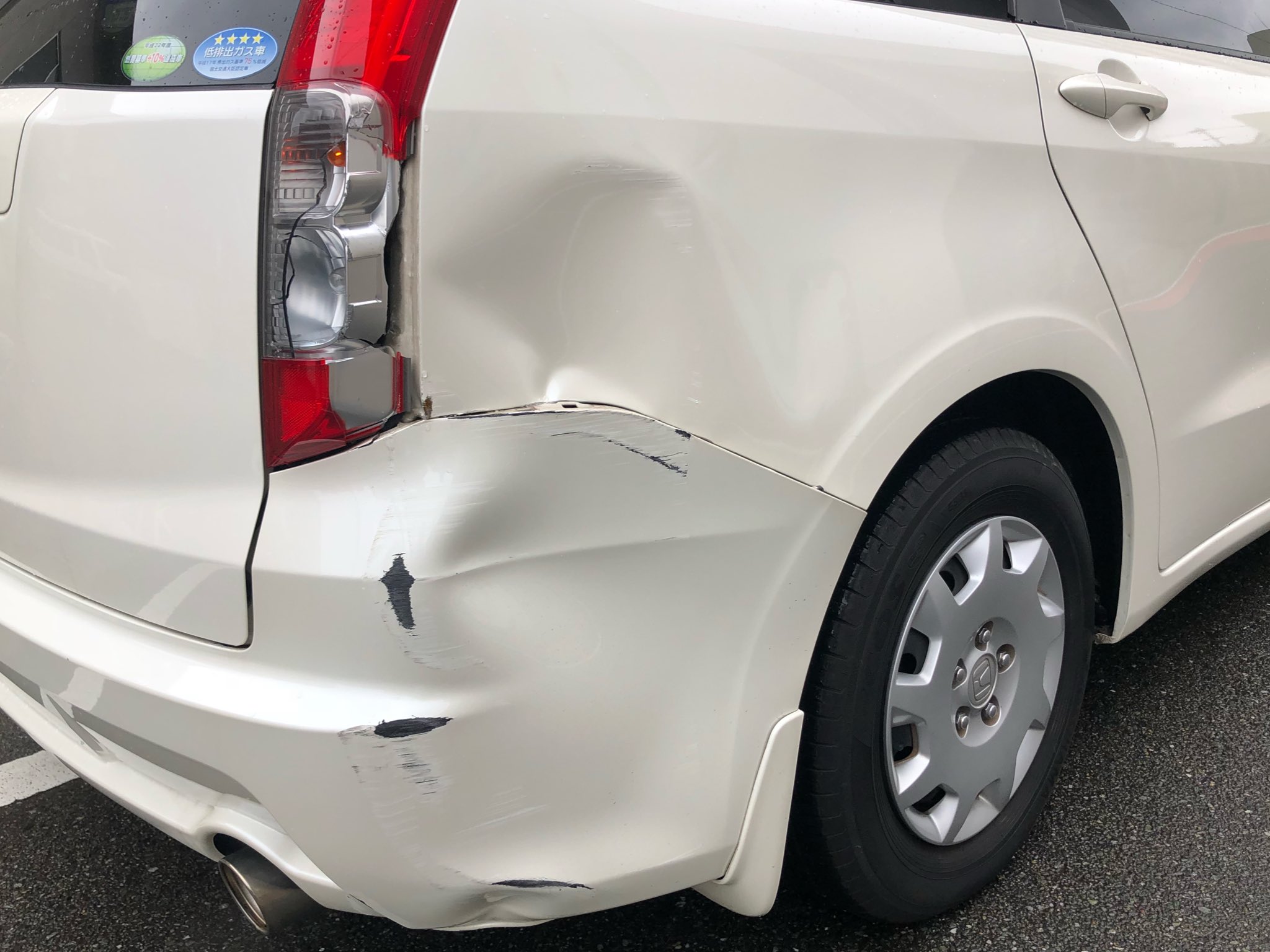 車の修理 Com板金塗装専門店 Su Twitter ホンダ ストリーム 右リアクォーター バンパー修理 テールランプ交換です 他社ではバンパー交換 クォーター切り替えで30万オーバー 当店では どちらも修理で対応して 金額も仕上がりも大満足 T Co Uuj5antzut