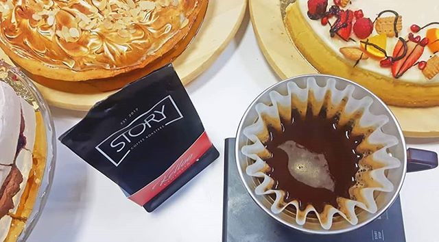 StoryCoffeeR's tweet photo. Kawa i ciacho brzmi jak idealny plan na niedzielę! ☕🍰 👉 Pamiętajcie, że jeszcze dziś możecie nas spotkać na GREEN DAYS 2018 w Ptak Warsaw Expo
#storyofgoodcoffee #coffeetime #cake #sweet #kofeina #kawa #barista #instabarista #instagram #coffeegram #baristagram #coffemom… https://t.co/Xe6FVjeuQ3