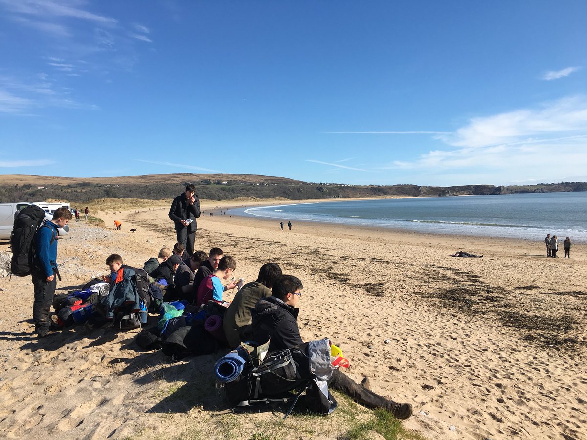 Couldn’t pick a better lunch spot if we tried... 🍌🏕👙🏖 #BronzeDofE #OxwichBay #ExpeditionDay2 #LetsGoToTheBeach