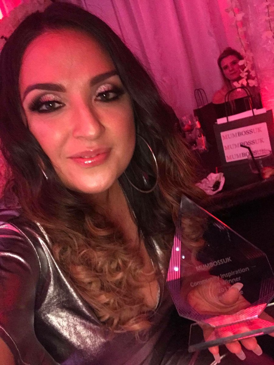 ClareBowers_'s tweet image. Massive congratulations to Tyla Monroe who won the MUMBOSSUK COMMUNITY INSPIRATION AWARD. You are amazing lovely! #mumaward #nailtech #community #inspiration #MUMBOSSUK