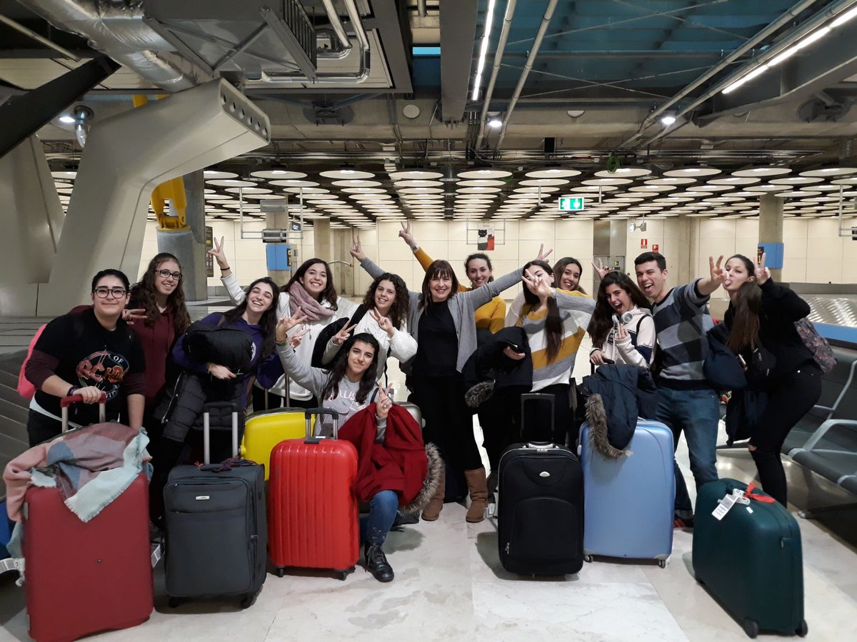 ¡Por fin! Ya está aquí nuestro último grupo de #intercambio con #Bochum. Tres días después, con cambio de hora incluido y muchas peripecias nuestrxs alumnxs han regresado sanxs salvxs. Ya sólo quedan 16 días para recibir a sus compañerxs alemanxs #Willkommen