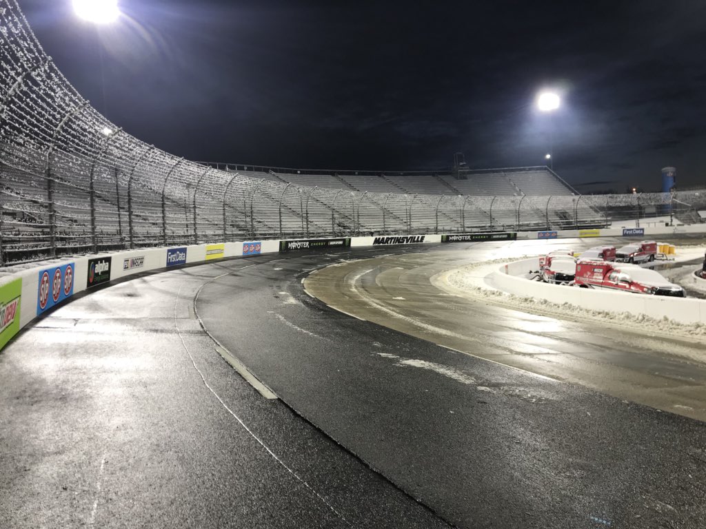 Jeff2051's tweet photo. It race day at Martinsville! https://t.co/pVoWsMRH1s