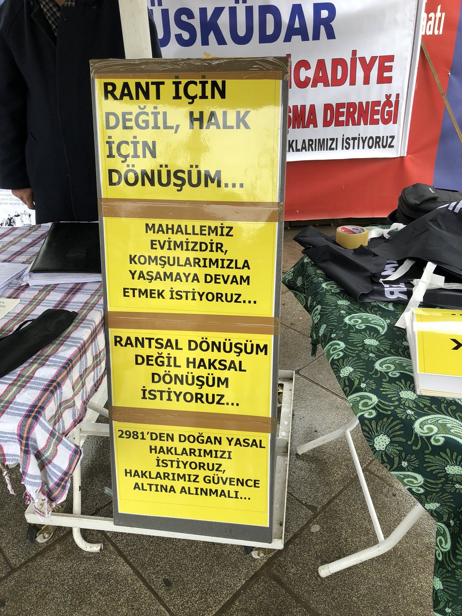 Üsküdar Meydanı’nda açtığımız imza standımızı, Kaymakamlık izni olmasına rağmen, <a href="/uskudarbld/">Üsküdar Belediyesi</a> zabıta ekipleri yetki aşımına giderek kaldırmak istiyor. #mahallelerbirliğimeydanlarda