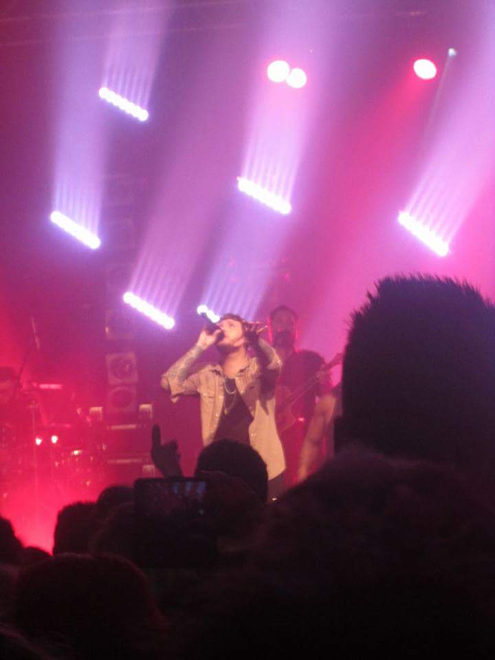 RachelSugapuff's tweet photo. @JamesArthur23 A whole year ago! 😲 Another amazing show from my favourite man 😍 😆 #BackFromTheEdgeTour #LOVE 💙 https://t.co/rkoitDLi9P