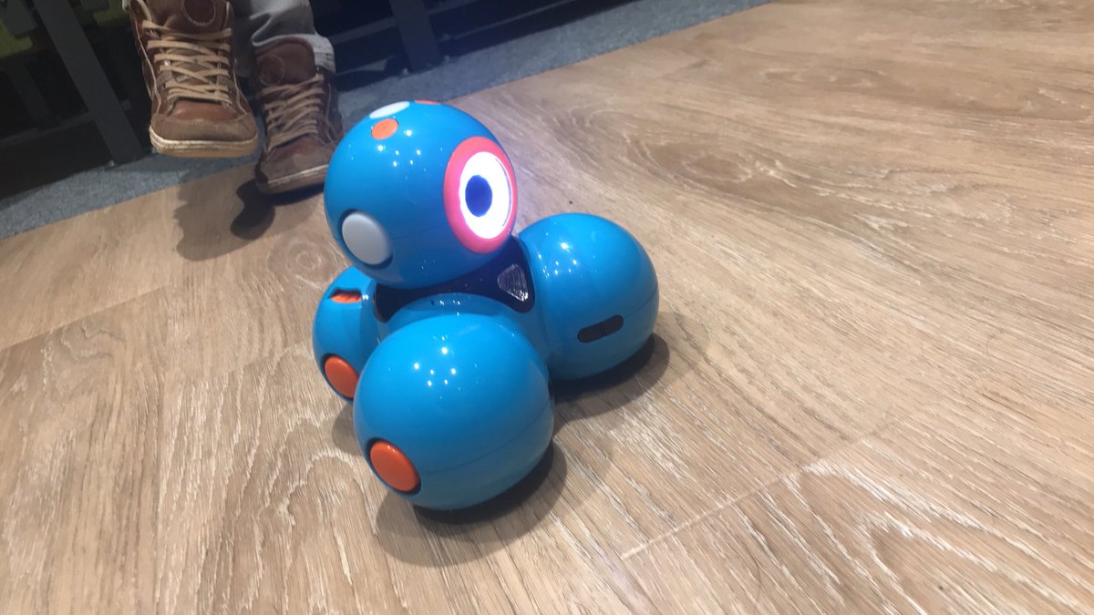 primaryolivia's tweet photo. My mind is still on overdrive after yesterday’s #TELBootcamp !! Can’t stop thinking of ways I can bring technology into the classroom! I’m so excited to go on placement!! 🖥 #education #PrimaryEd #computing https://t.co/py0bO94udK