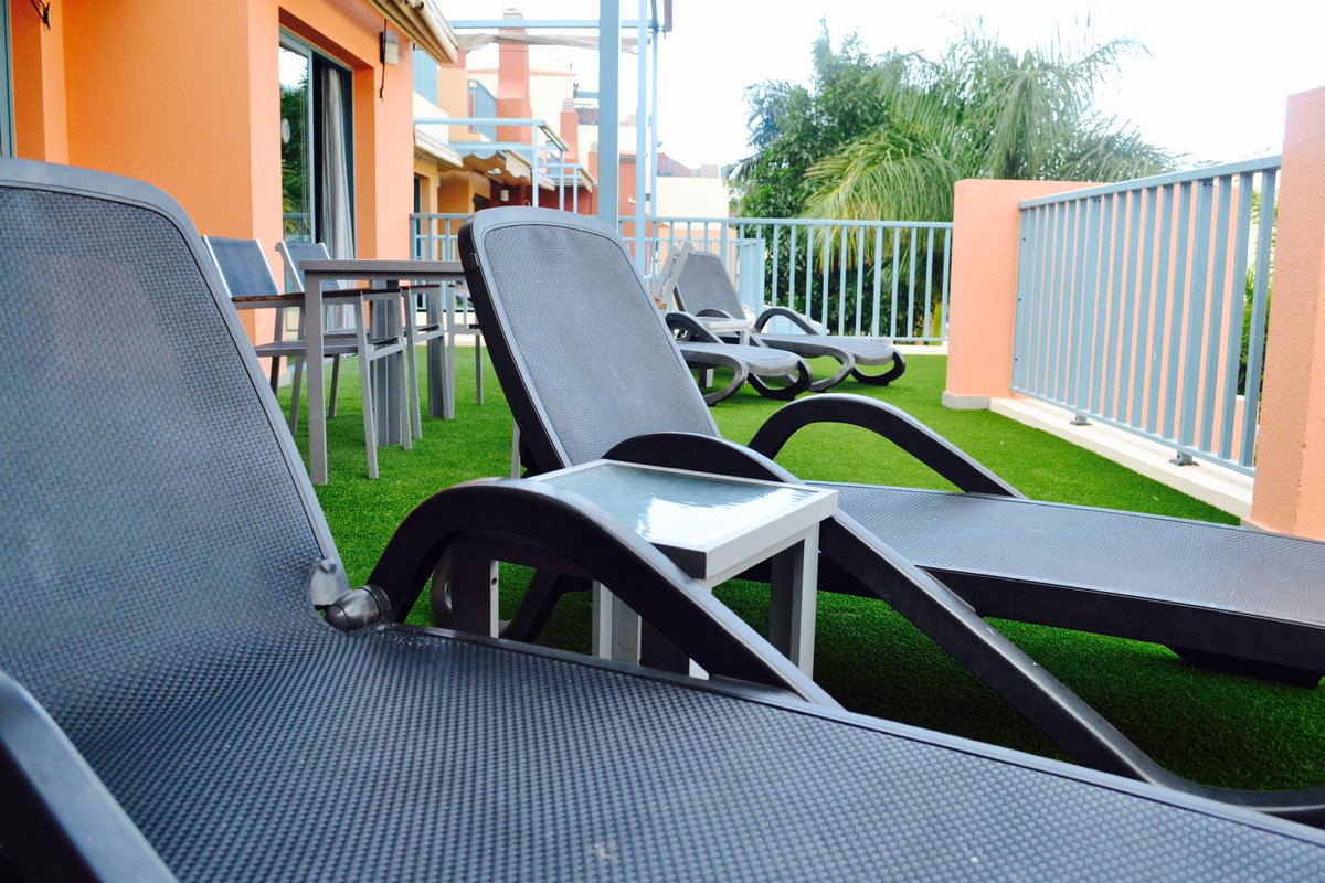 BeCordialHotels's tweet image. Las terrazas del #CordialMogánValle son el lugar perfecto para tomar el sol y relajarse. ¿Se puede pedir algo más? ☀️
The terraces at #CordialMogánValle are the perfect corner to sunbathe and relax. What else do you need? ☀️

#BeCordial #Holiday #Pool #Hotel #GranCanaria