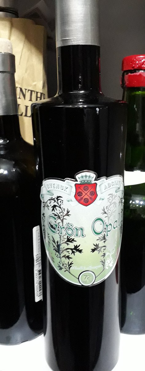 PascalNerbesson's tweet photo. Dégustation du dernier arrivage d'absinthes, des arômes plein le nez et gros gros coup de cœur pour la Grön Opal, #absinthe suédoise de la distillerie Svensk, très marquée grande absinthe et d'une longueur en bouche redoutable 😍 #AbsintheTime #Degustation https://t.co/0UCTrXsjob