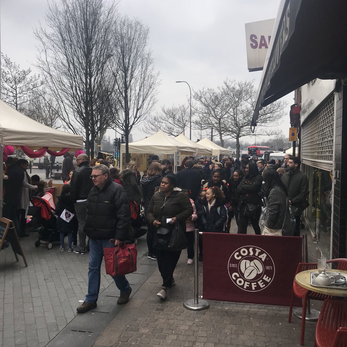 PACKED <a href="/CatfordBroadway/">Catford Broadway</a> for the refreshed <a href="/CatfordFoodMkt/">CatfordFoodMarket</a> delivered by <a href="/LewishamCouncil/">Lewisham Council</a> &amp; <a href="/TeamCatford/">TeamCatford</a>

Help us continue to revitalise #Catford leave your thoughts on what you love and what you’d change: catfordtowncentre.commonplace.is