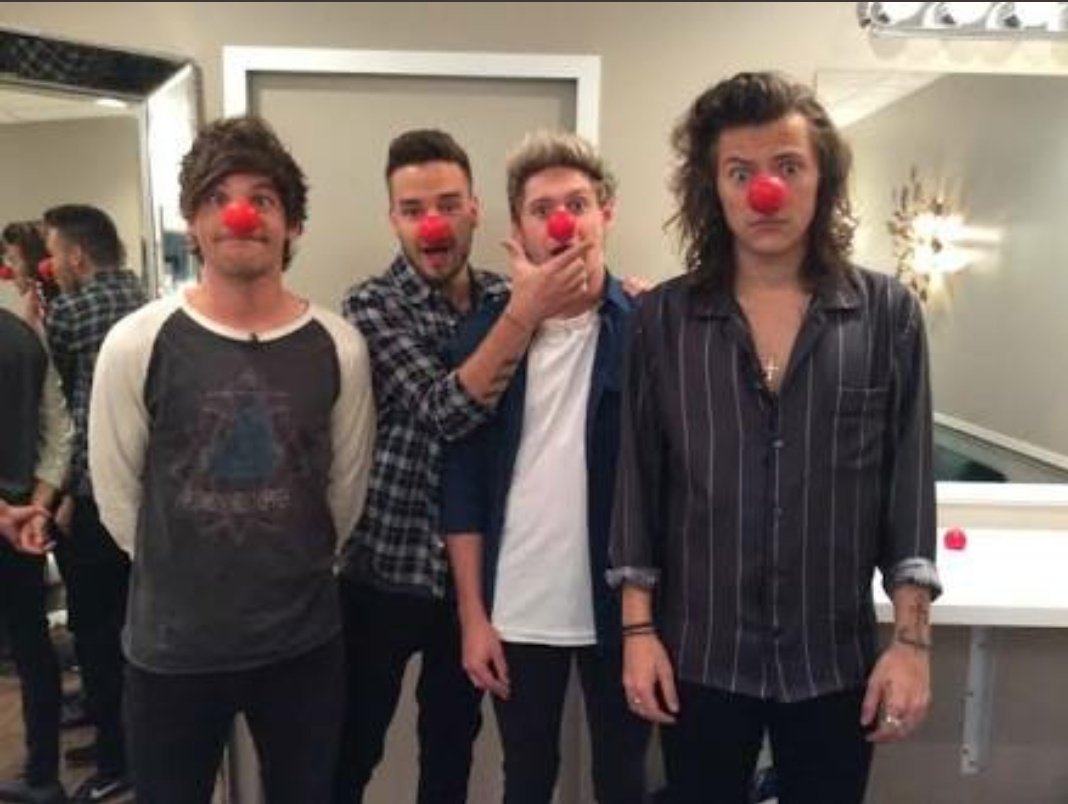 houispider's tweet photo. podem fazer até cem anos da saida do zayn, essa foto ainda vai ser a mais dolorosa que uma directioner ja viu #3YearsSinceZaynLeft1D https://t.co/EzNdATvgW7