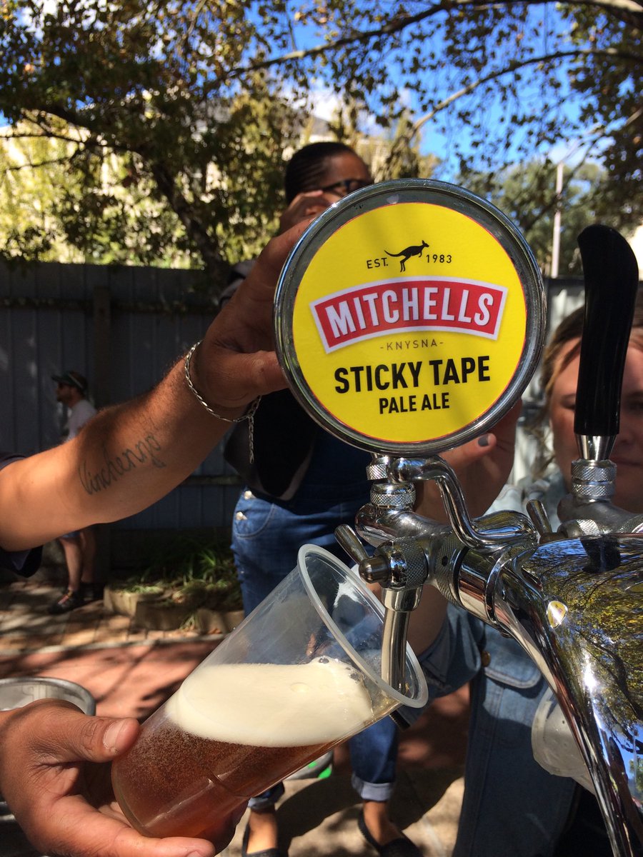 Sven_Harding's tweet image. Even the bars at Newlands are trying to help out the poor Aussies! #SAvsAUS #ProteaFire