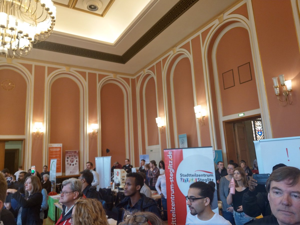 Berlin sagt DANKE!
#Bürgermeister #Müller eröffnet und der <a href="/begegnungschor/">Begegnungschor</a> begleitet! #Engagement #Ehrenamt <a href="/GuteTat_Berlin_/">Stiftung Gute-Tat.de</a>