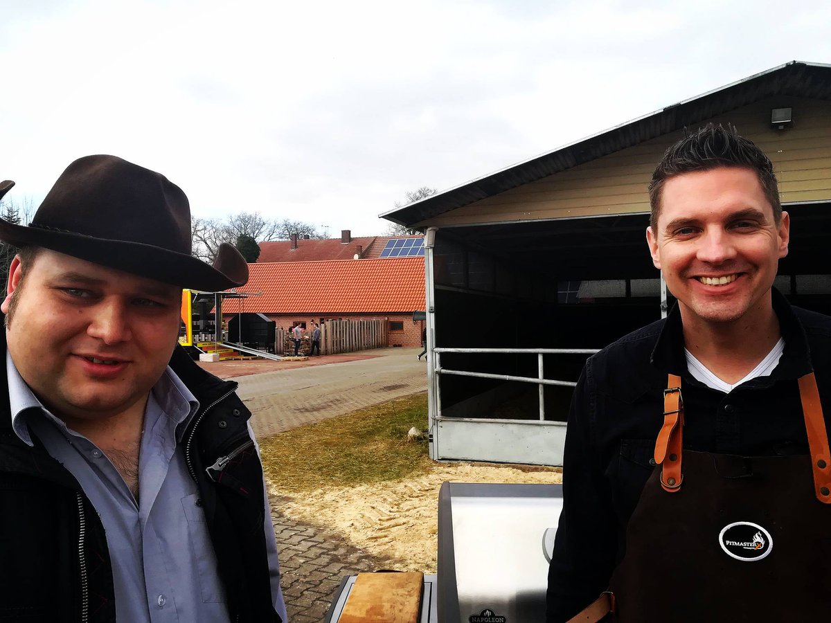 ehrlichesessen's tweet photo. Großartiges Wochenende an der #Wagyu Bude mit tollen Menschen #pitmasterx #bbqausrheinhessen https://t.co/vHrK9eP9v2