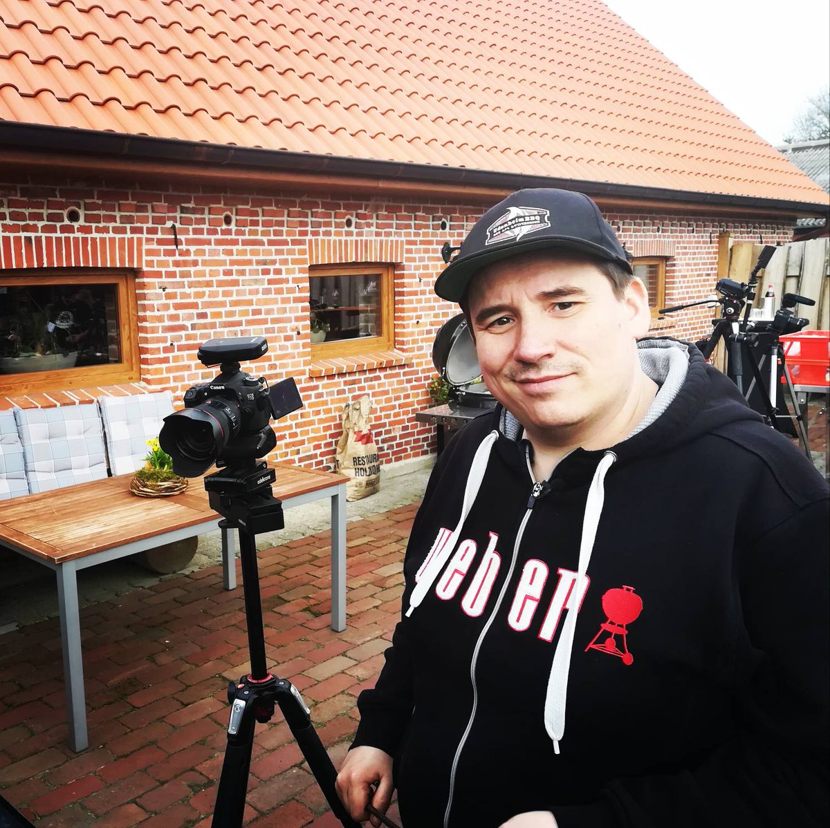 ehrlichesessen's tweet photo. Großartiges Wochenende an der #Wagyu Bude mit tollen Menschen #pitmasterx #bbqausrheinhessen https://t.co/vHrK9eP9v2