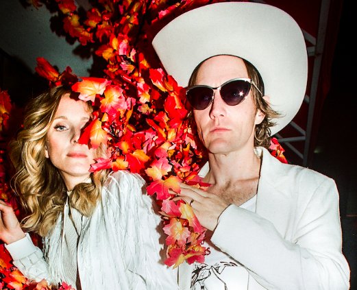 Hey_Bear_Pro's tweet photo. @wearewhitehorse album 'Panther In The Dollhouse’ is glam-ier, sexier than previous records- Here’s Exclaim magazines take: https://t.co/UY5ir2XMwZ

LIVE Apr20 @MavricksMusic Tix @insidthmusic #supportlivemusic @cityofbarrie @DowntownBarrie @tourismbarrie @RLBrewhouse @1011bigfm https://t.co/B5mjHqXIQU