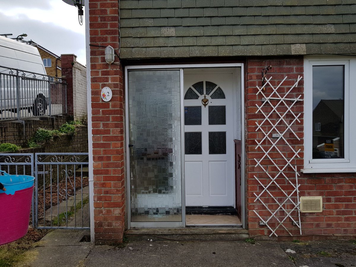 SWALESBUILDER's tweet photo. Another happy customer today with their poppy red composite door and side panels in Caerphilly South Wales
Our composite doors look and feel just like natural wooden doors but offer all the benefits and security of a modern product. TEXT OR WHATSAPP US ON 07976 741 770 😀😀 https://t.co/84SZbwSAkN