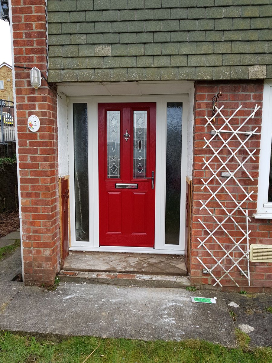SWALESBUILDER's tweet photo. Another happy customer today with their poppy red composite door and side panels in Caerphilly South Wales
Our composite doors look and feel just like natural wooden doors but offer all the benefits and security of a modern product. TEXT OR WHATSAPP US ON 07976 741 770 😀😀 https://t.co/84SZbwSAkN