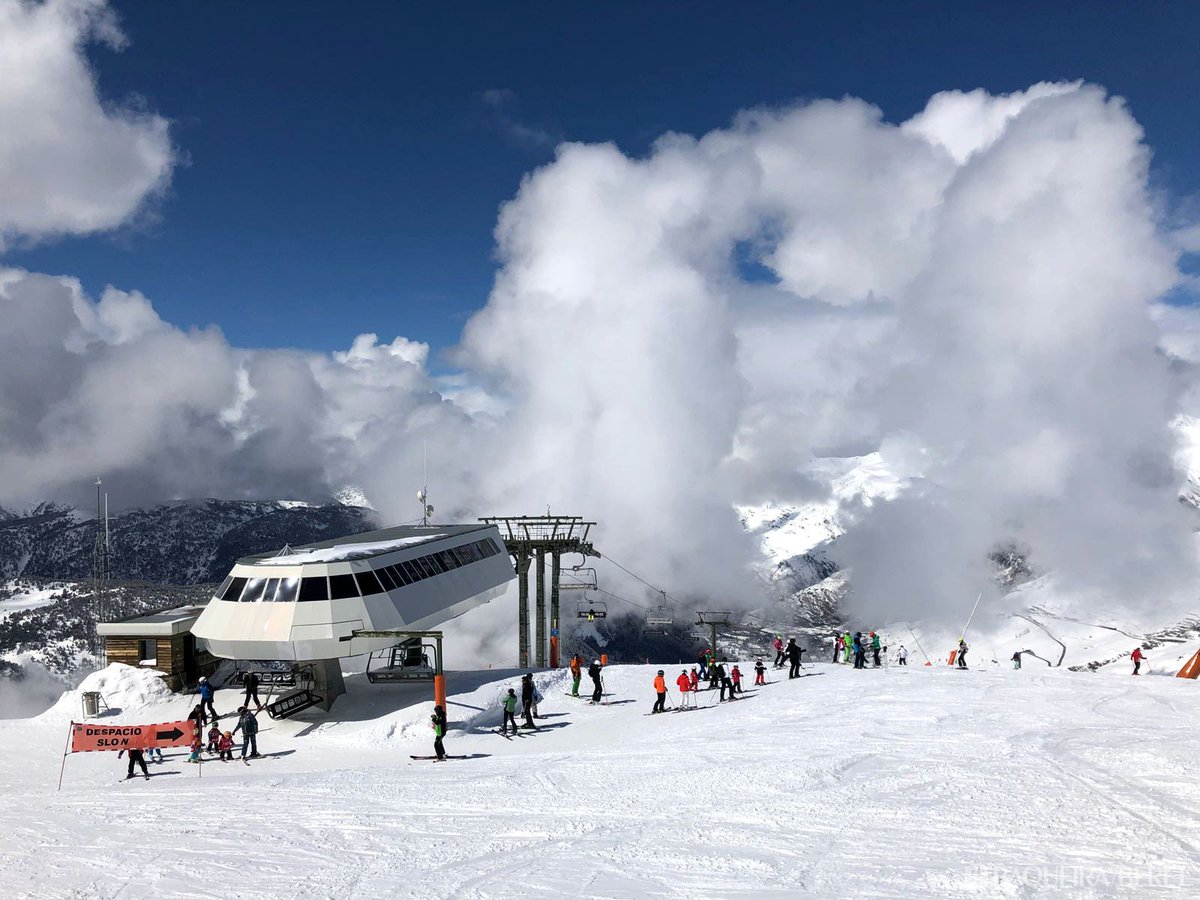 baqueira_beret's tweet photo. ¿Cuál es la magia de estas montañas?
Despertar nevando y que a media mañana aparezca el sol.
#EspirituBaqueira #baqueiraberet #valdaran https://t.co/6vpGwi1AFf