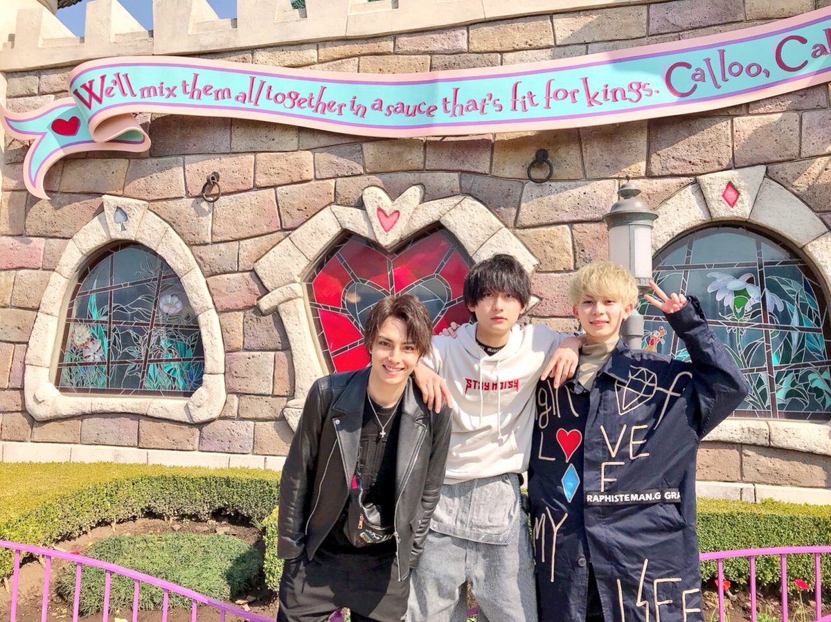 Bhandari_Asaya's tweet photo. おんだりみき in ディズニーランド🏰🐭 https://t.co/k5vuvWBtwg