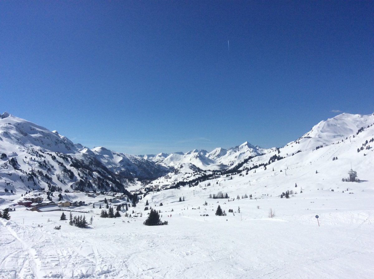 Obertauern_ski's tweet photo. What an INCREDIBLE day!
One of the best all season I think!
💙💙💙💙💙💙💙
Amy your rep will be around the hotels from now onwards, 
I expect everyone is too busy enjoying the sun, 
but I’m here if you need me! https://t.co/Jgh3BJ2GId