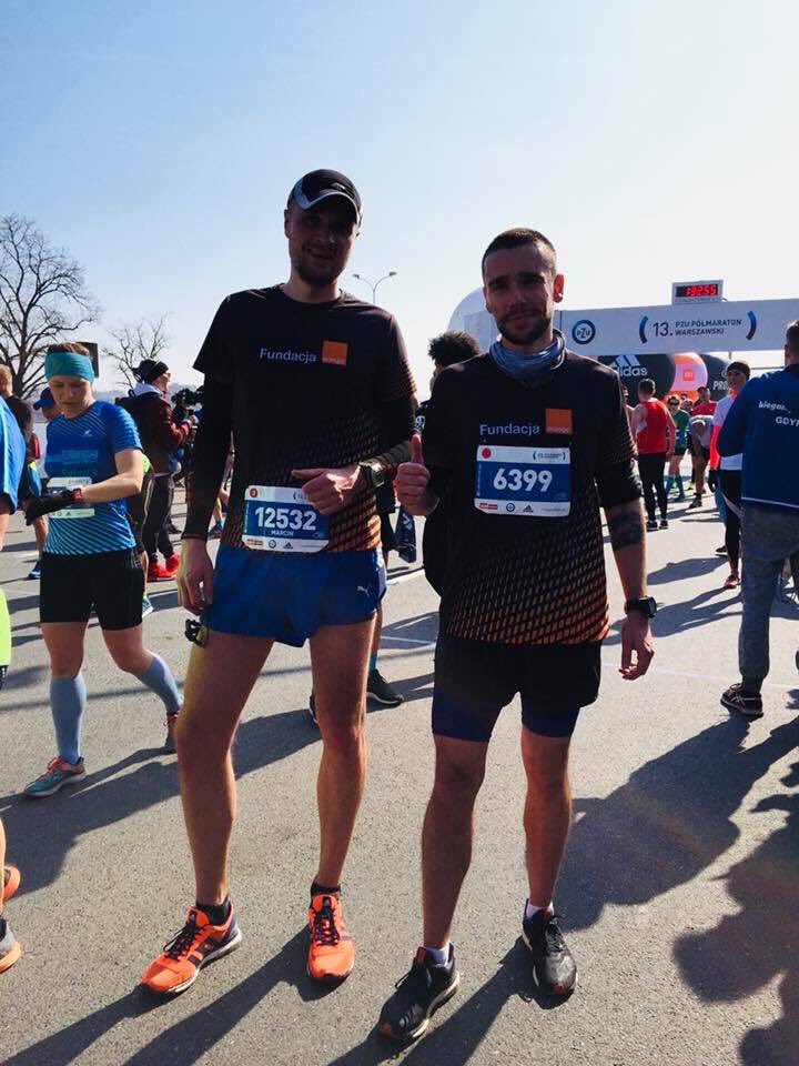 EwaKrupa_1's tweet photo. Część składu #FundacjaOrange dziś na mecie 13.PZU Półmaratonu Warszawskiego💪👏🚀😊Dobra energia, pasja i świetny przykład, jak można zrobić coś #razemdlainnych 🧡 #eskills #OrangeOneTeam #heroes #EdukacjaPrzyszlości https://t.co/vQRZhqMbRg