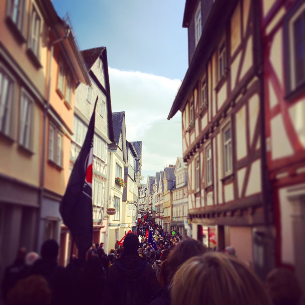 NickyAnnB_'s tweet photo. Ein Hoch auf #Wetzlar! #Respekt an #OBWagner und alle Bürger, die gestern klar Stellung gegen die #Nazis bezogen haben! Keine #Stadthalle für die #NPD! #wz2403 #Hantusch #KeinBockaufNazis #fsnrev #DiePARTEI #HarapatforLandrat https://t.co/32YwdMCVdF
