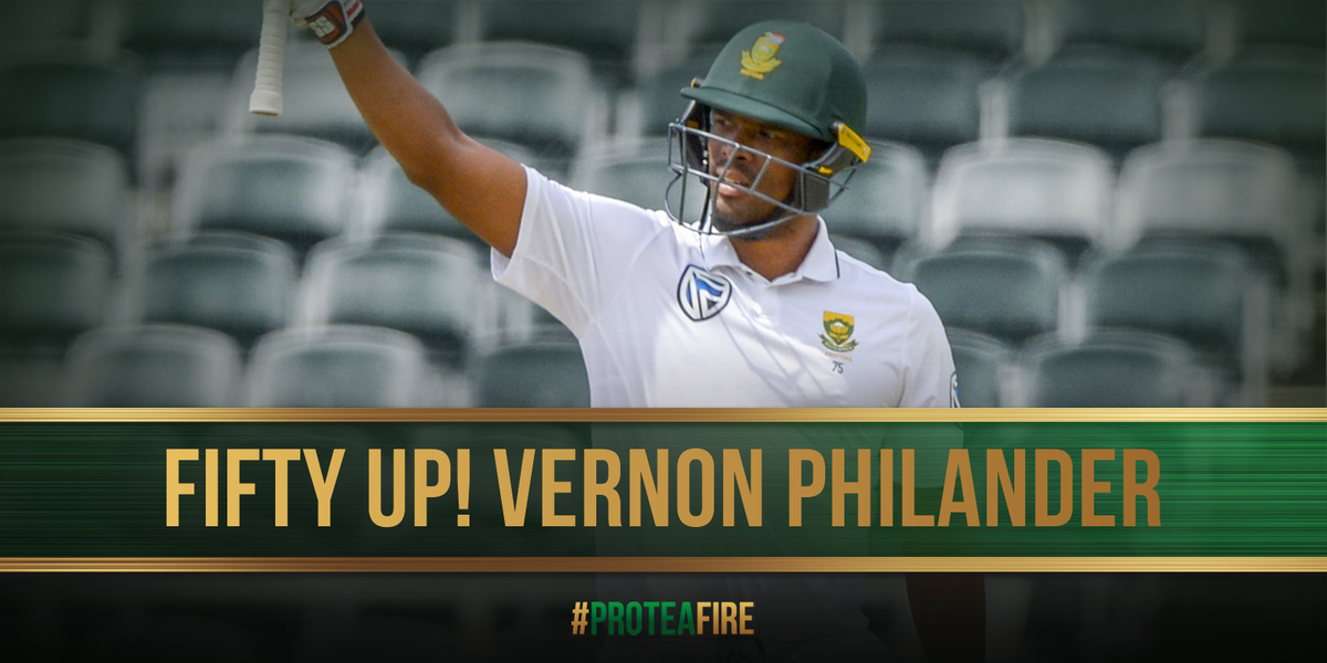 ProteasMenCSA's tweet photo. FOUR! And the crowd goes wild as @VDP_24 brings up his 8th Test half-century! SA lead by 422, score is 366. Take a bow, you beauty! #ProteaFire #SAvAUS #SunfoilTest https://t.co/l3QguWXeC5