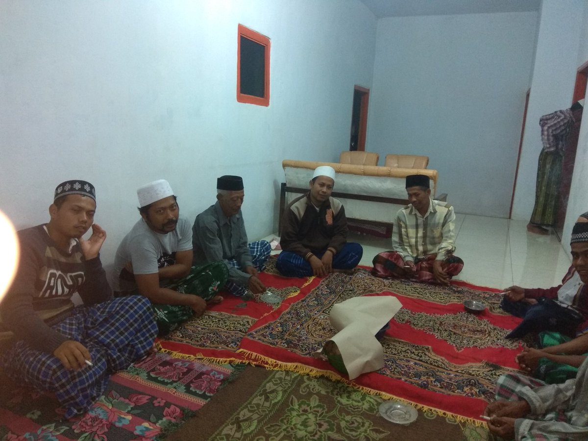 Murkahe12's tweet photo. Alhamdulillah ngaji bareng masyarakat  desa berjalan  dg lancar dg tema PADAT KARYA TUNAI @jokowi @EkoSandjojo @arwani_p3md @taufikmadjid71 @DewantoAndry @fourzanitongjay @EnnikYudhayanti @DynsExcellency @GusIpul_ID
@fourzanitongjay @EnnikYudhayanti @MerDodik
 @agusfathorrosi https://t.co/yvPEmQ77C3