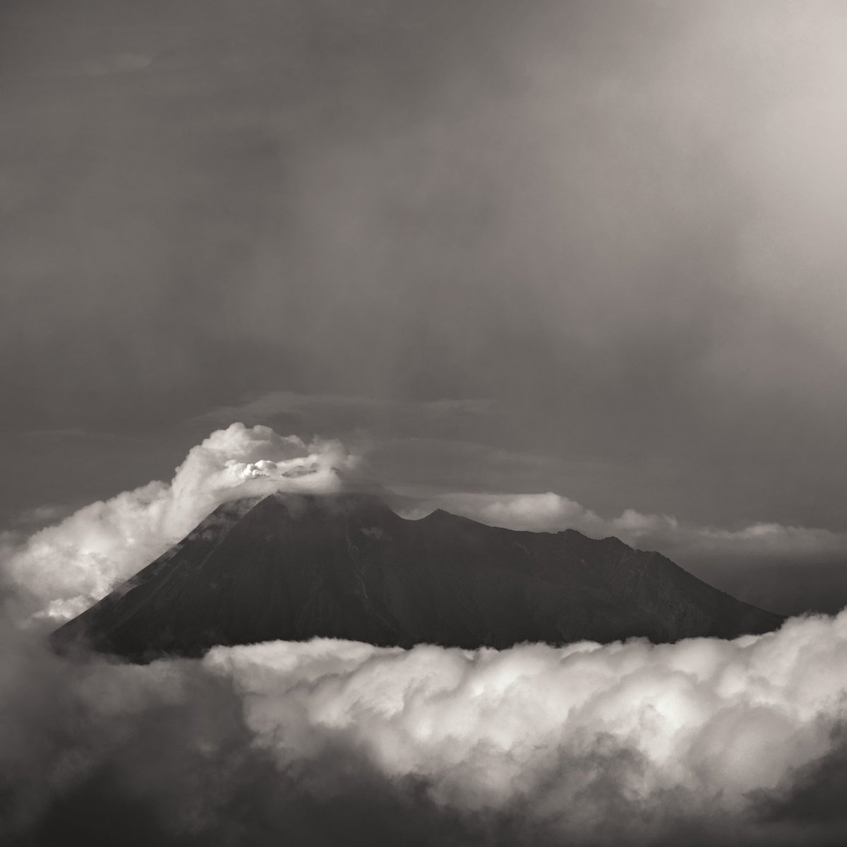 DanielTjongari's tweet photo. Merapi ...
Yogyakarta - 2018
My shoot with "perfection for all" SONY A7III
FE 100-400 f4.5-5.6 G Master
@sonyindonesia
@Sony
#sonyindonesia #sonyalpha_id
#GoMirrorlessFF
#EverythingYouNeed #A7iii
#SonyAlpha #PerfectionForAll https://t.co/cIUYTH9HBA