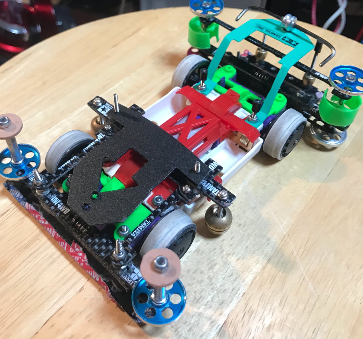 サカモトさん 家帰ってからヒクオを作り直した ミニ四駆キャッチャーをつけてるのは後ほど明らかに あと ステッカーを２枚ほど買ってしまいました Mini4wd