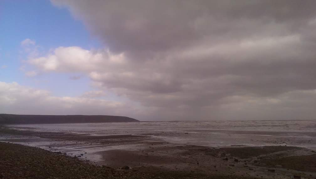 BeckGra's tweet photo. This time last Sunday in Filey... @FileyBayToday @Filey_UK @Filey4me @CharlottesFiley @LawnsFiley #filey #FILEY2018 #roughseas #Stormy #seaside #badweather #oneweekago #nithering #whatadifferenceaweekmakes https://t.co/JHJx1nmTbg