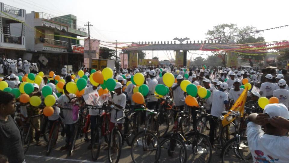 Lepakshi2018's tweet image. Cycle Rally from Kodikonda check post to Nandi Statue for Lepakshi Utsavam 2018- Art and Cultural Festival commencing on the 31st March. #LepakshiUtsavam2018 #ArtandCulturalFestival #2dayevent #cyclerally #festival #music #art #dance #drama #event #staytuned #performances