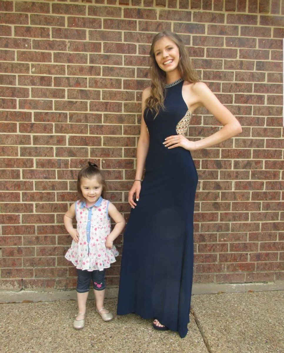 MamaFoust5's tweet photo. Grand Ball 2018 #LHS #LHSGB2018 https://t.co/BdlUjFX31U