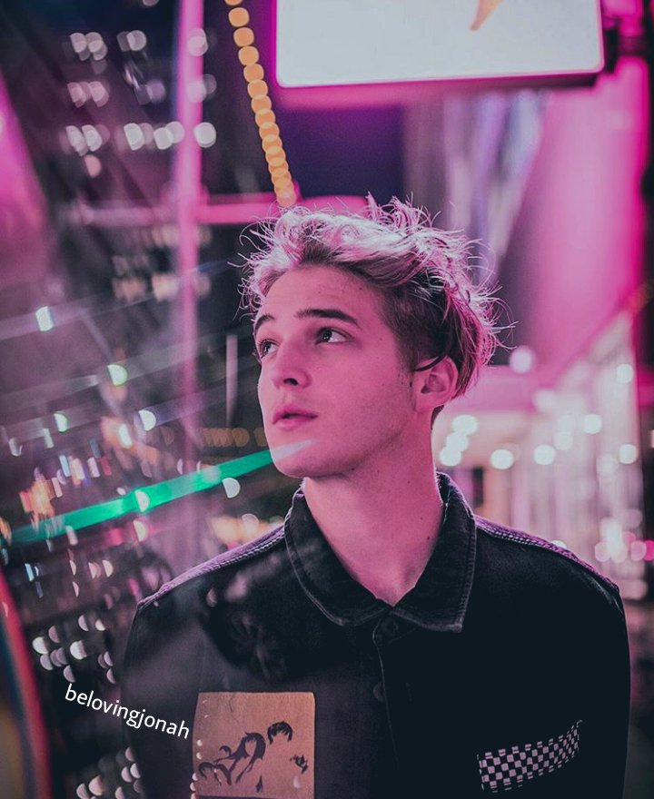 wizardlymarais's tweet photo. ~She say, "Do you love me?" I tell her, "Only partly"
I only love my bed and my momma and Eben I'm sorry.~

@EbenOfficial 💖 https://t.co/YyJKrBiotM