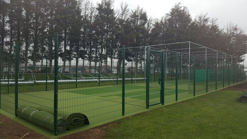 OakfieldParksCC's tweet photo. Club getting ready to test out the new merchandise #CricketSeason #SummerIsComing https://t.co/zuywsVmlOd