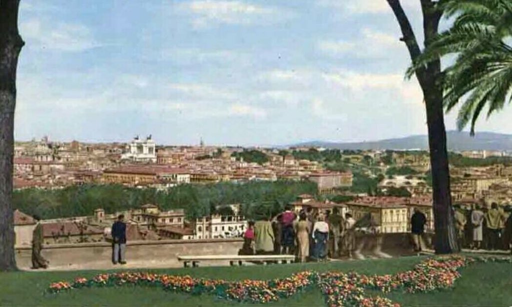 TrastevereRM's tweet photo. Una giornata di sole tiepido...e un Gianicolo che sembra essere,...negli #anni60😍😍 #domenicadellepalme da noantri https://t.co/wbW310KU84